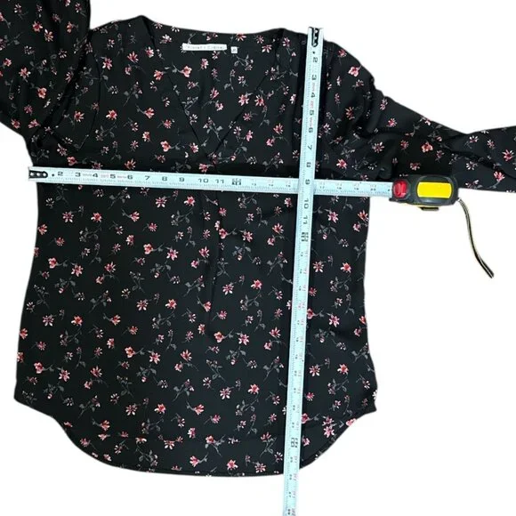 Yonett + Claire Top Size M Womens Black Floral Pink V-Neck Blouse Long Sleeve - Picture 5 of 8